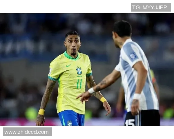 足球明星意外被替换下场引发球迷热议赛后表现备受关注